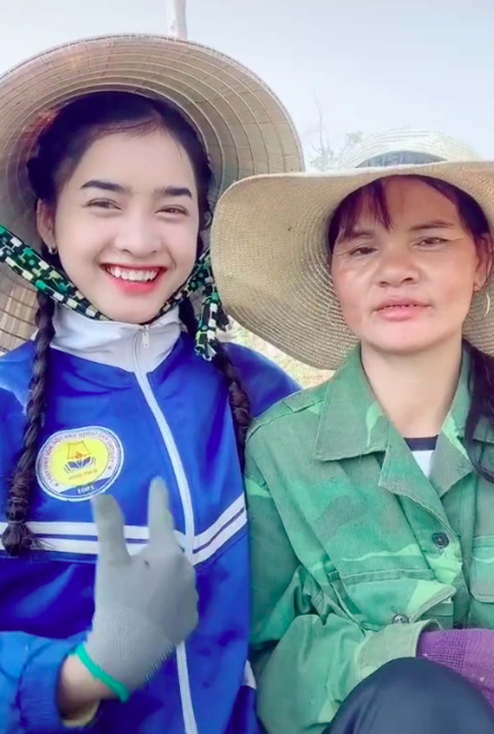 Sơn nữ Bana 17 tuổi hút triệu view với những clip lên nương làm rẫy - 3 Sơn nữ Bana 17 tuổi hút triệu view với những clip lên nương làm rẫy - 3