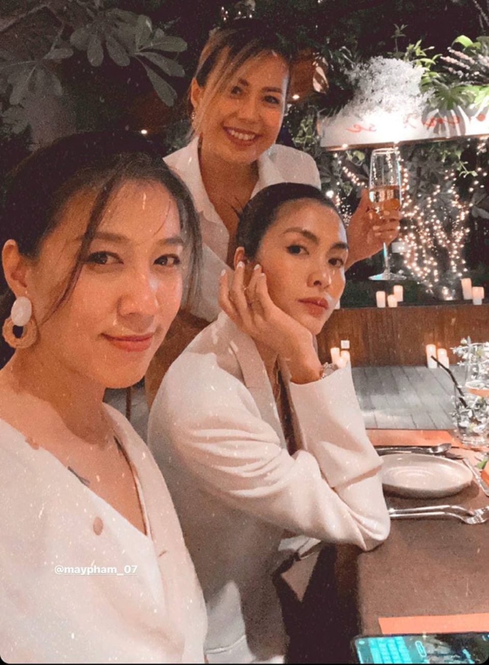 Đàm Thu Trang khoe quà 8/3 sớm của ông xã Quốc Cường - 3 Đàm Thu Trang khoe quà 8/3 sớm của ông xã Quốc Cường - 3