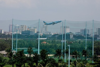 Thu hồi đất sân golf để mở rộng sân bay là giải pháp căn cơ