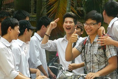 Thí sinh làm thủ tục thi tốt nghiệp, sáng mai thi môn Văn