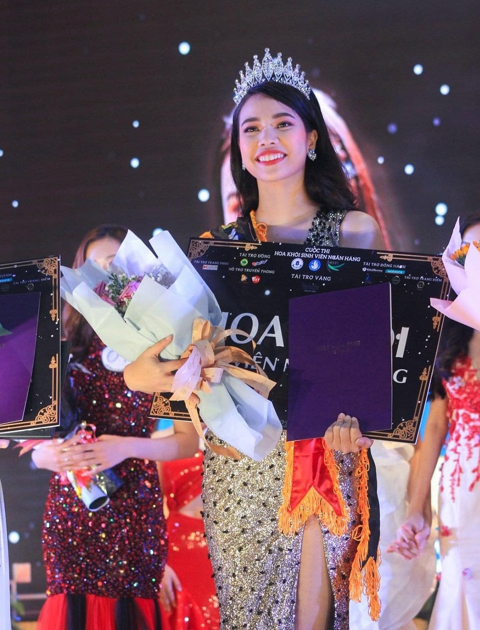 Gặp nữ sinh Đắk Nông đăng quang Hoa khôi ĐH Ngân hàng TPHCM - 1 Gặp nữ sinh Đắk Nông đăng quang Hoa khôi ĐH Ngân hàng TPHCM - 1