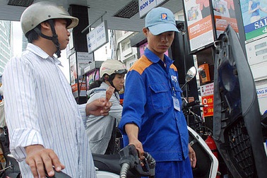 Không giảm giá xăng