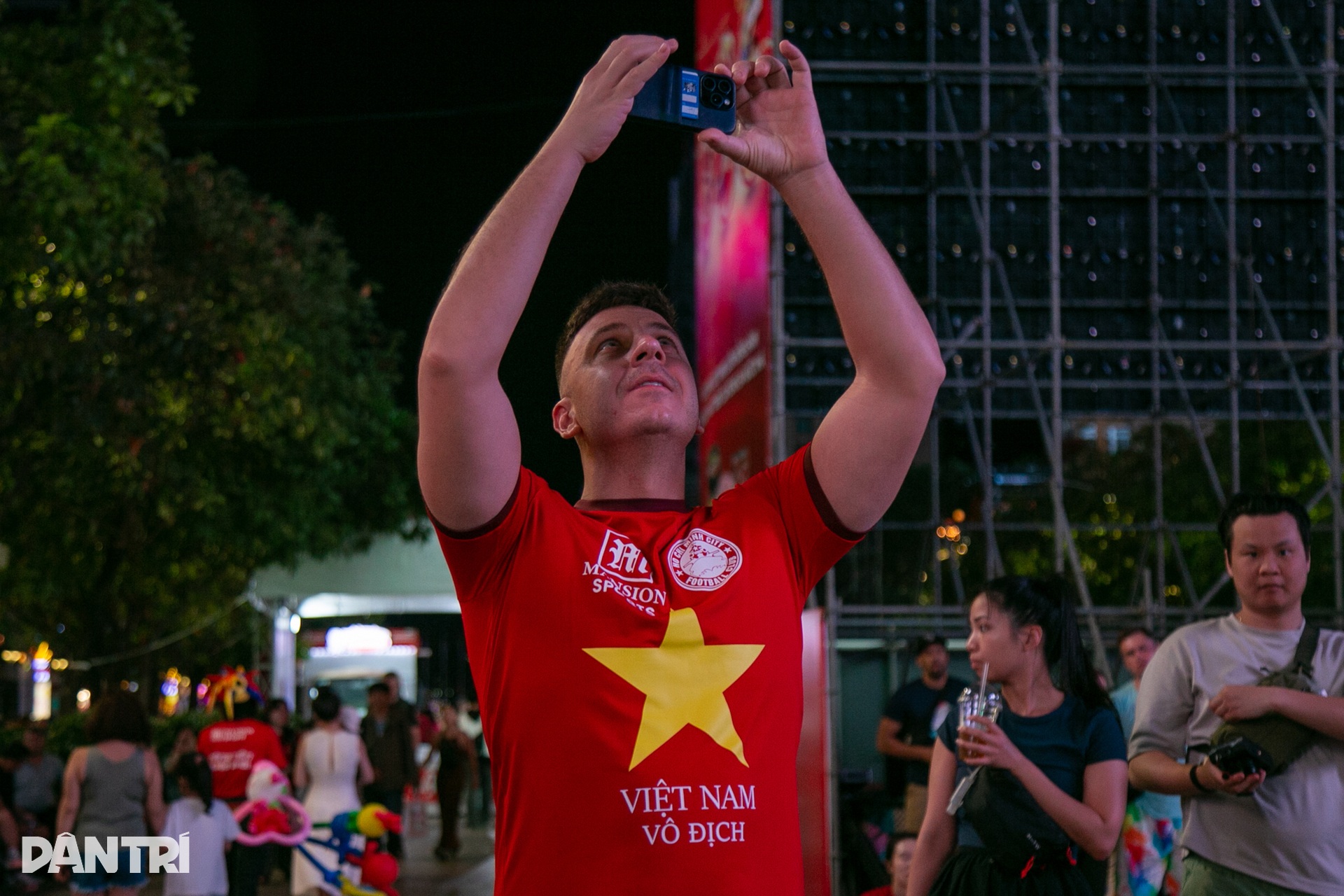 Người hâm mộ thất vọng trước thất bại của đội tuyển Việt Nam - 5 Người hâm mộ thất vọng trước thất bại của đội tuyển Việt Nam - 5