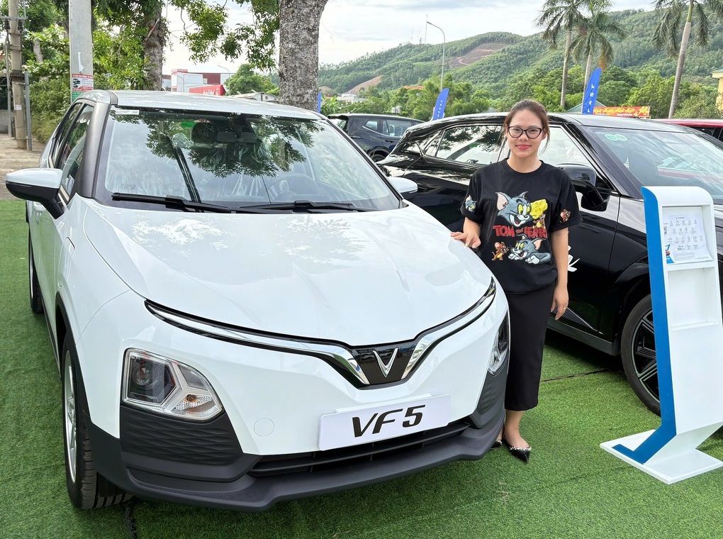 Khách hàng Nghệ An hào hứng lái thử VinFast VF 5 - 3