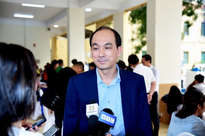 Phó GIám đốc sở LĐ-TB&XH Hà Nội, ông Nguyễn Tây Nam trả lời phỏng vấn báo chí