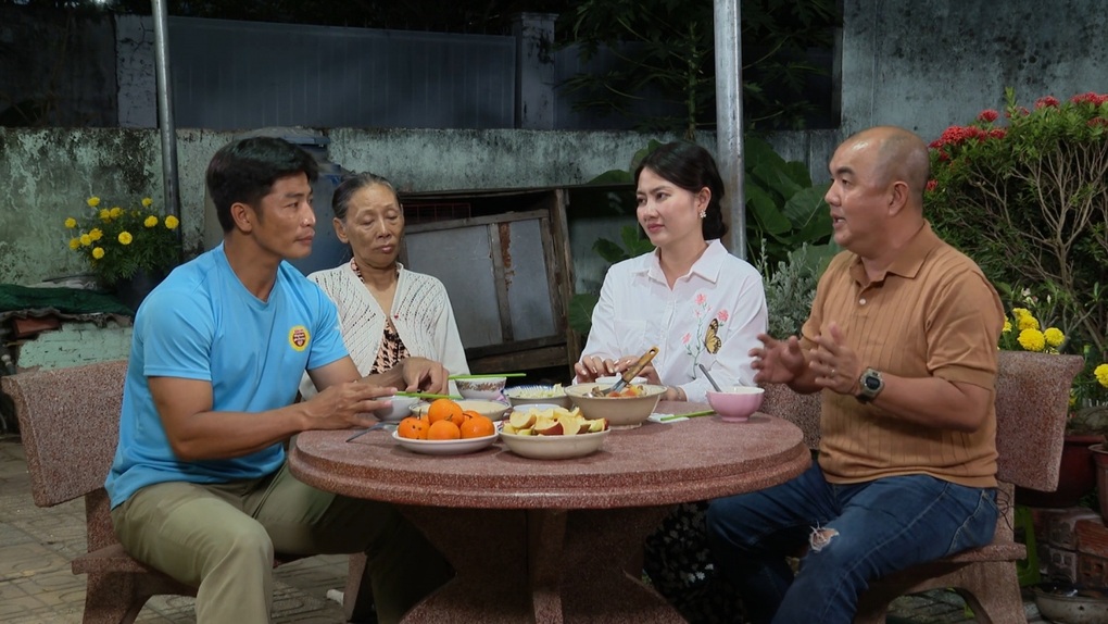 Chàng công nhân quên cả hạnh phúc riêng hết lòng vì lớp học xóa mù chữ - 1 Chàng công nhân quên cả hạnh phúc riêng hết lòng vì lớp học xóa mù chữ - 1