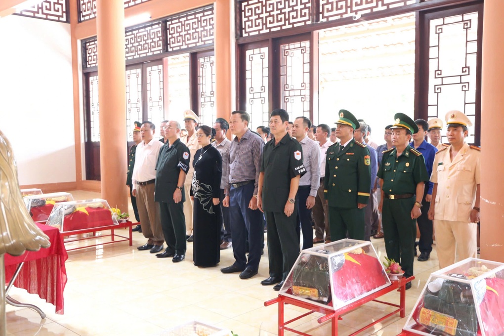 Truy điệu, an táng 23 liệt sỹ hy sinh tại Campuchia - 1 Truy điệu, an táng 23 liệt sỹ hy sinh tại Campuchia