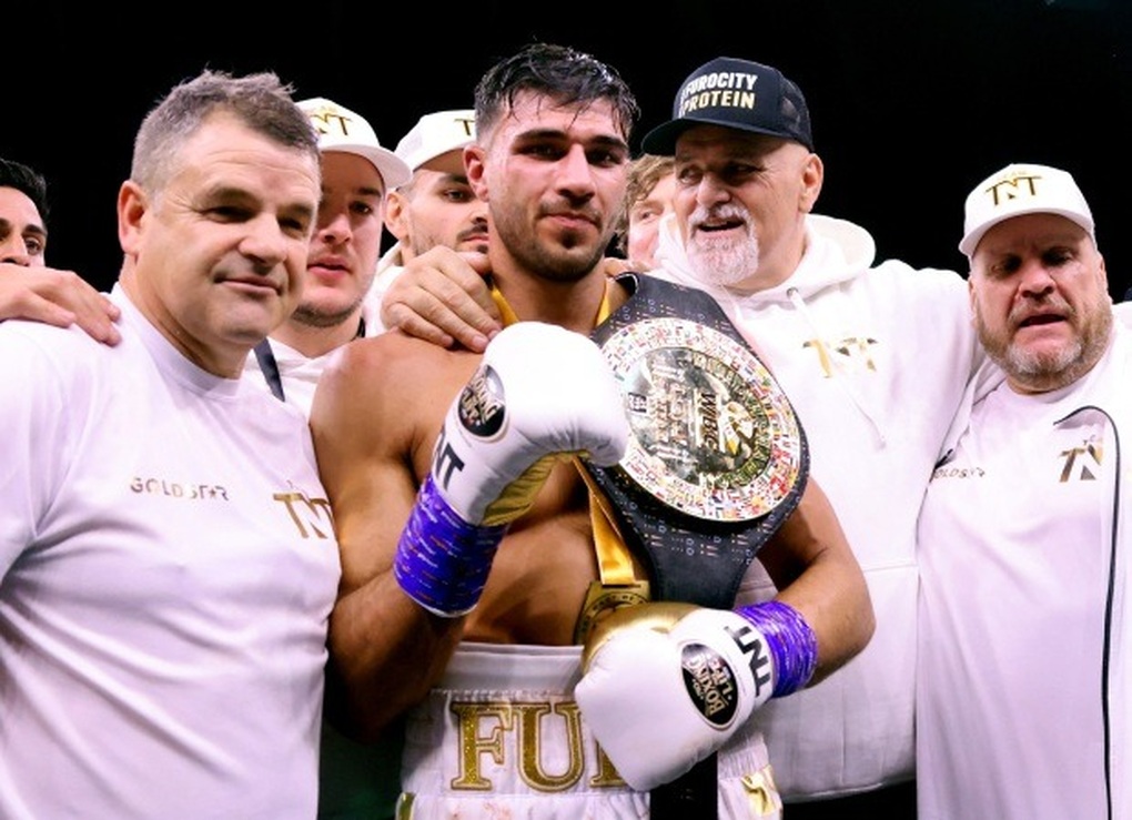 Tommy Fury giành chiến thắng tính điểm trước Youtuber Jake Paul - 4 Tommy Fury giành chiến thắng tính điểm trước Youtuber Jake Paul - 4