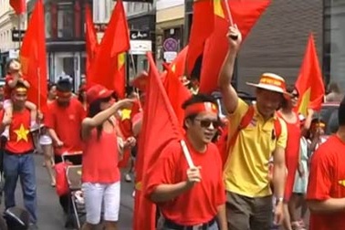 Phản đối giàn khoan Trung Quốc: Lại rực đỏ từ Áo