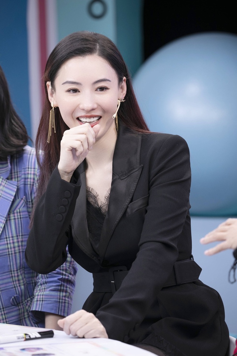 Ca hát thất bại nhưng Trương Bá Chi được khen về ngoại hình - 1 Ca hát thất bại nhưng Trương Bá Chi được khen về ngoại hình - 1