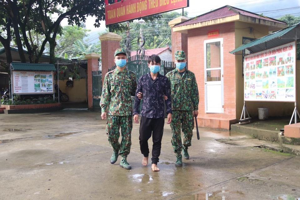 Bắt 4 đối tượng tổ chức đưa 2 phụ nữ mang thai sang Trung Quốc - 1 Bắt 4 đối tượng tổ chức đưa 2 phụ nữ mang thai sang Trung Quốc - 1