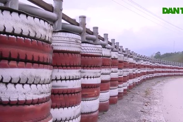 Đèo Lò Xo quanh co, mặt đường nứt toác khiến tài xế bất an