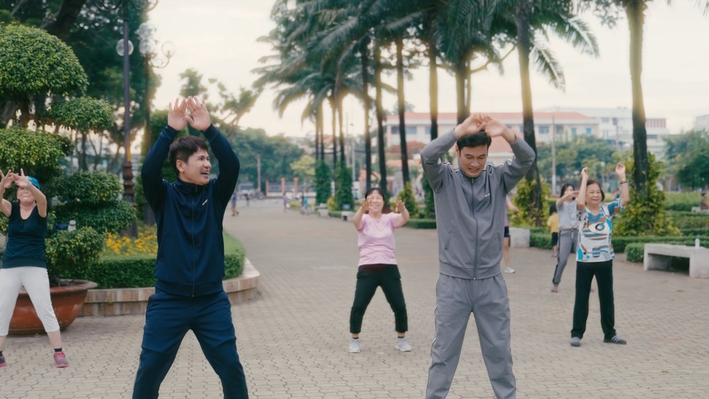 Nghệ sĩ Tiết Cương xuất hiện trong MV của Lương Gia Huy - 1 Nghệ sĩ Tiết Cương xuất hiện trong MV của Lương Gia Huy - 1