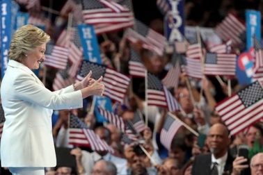 Bà Clinton phát biểu trong đêm lịch sử: Nước Mỹ không sợ hãi