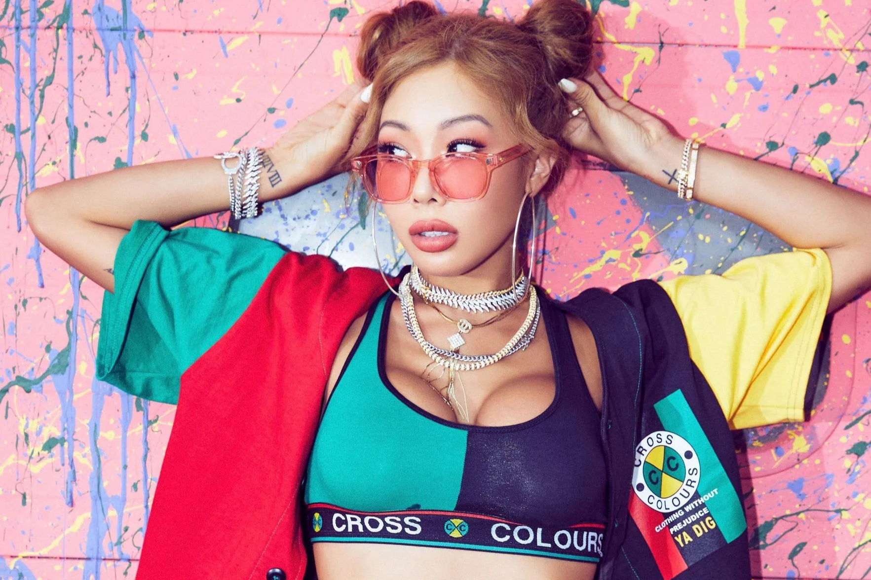 Cantante coreana transmite en vivo mientras come pho en plena noche, atrayendo a decenas de millones de espectadores - 2 Ca sĩ Hàn Quốc livestream ăn phở giữa đêm, hút chục triệu người xem - 2