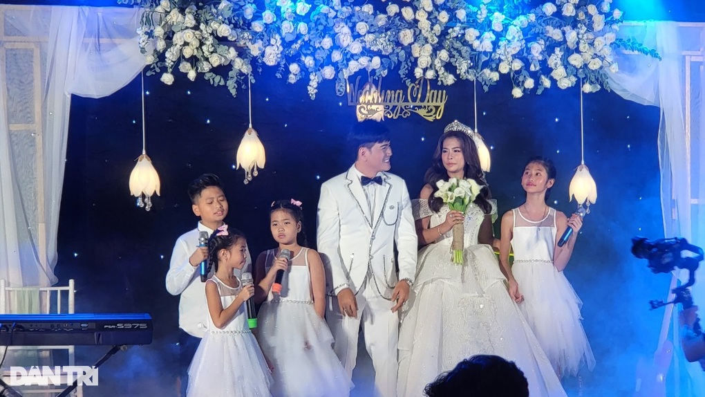 Lễ cưới của Quách Thành Danh ở biệt thự xa hoa: 5 người con cùng xuất hiện - 1 Lễ cưới của Quách Thành Danh ở biệt thự xa hoa: 5 người con cùng xuất hiện - 1