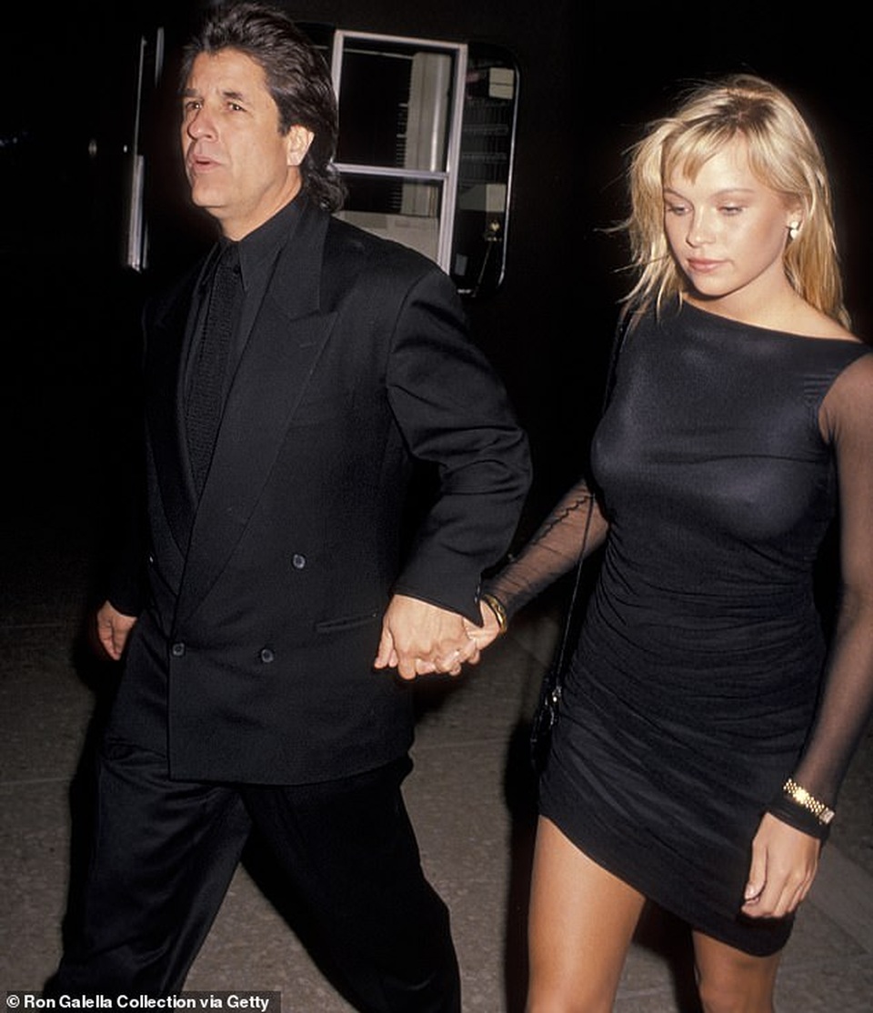 Pamela Anderson bí mật kết hôn lần thứ 5 - 2 Pamela Anderson bí mật kết hôn lần thứ 5 - 2