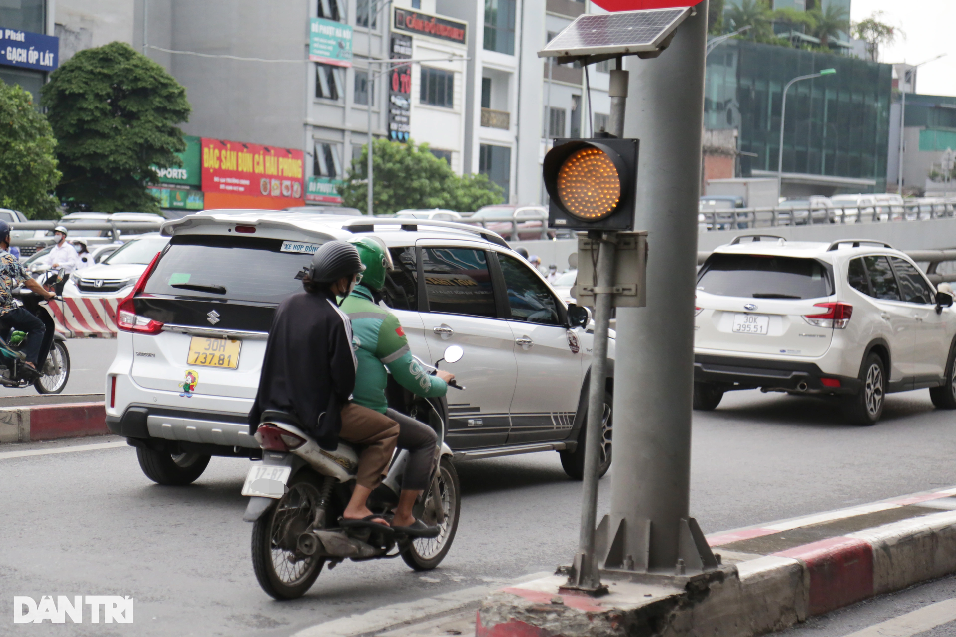 Hà Nội: CSGT xử lý hàng loạt xe máy đi vào đường Vành đai 2 trên cao - 11