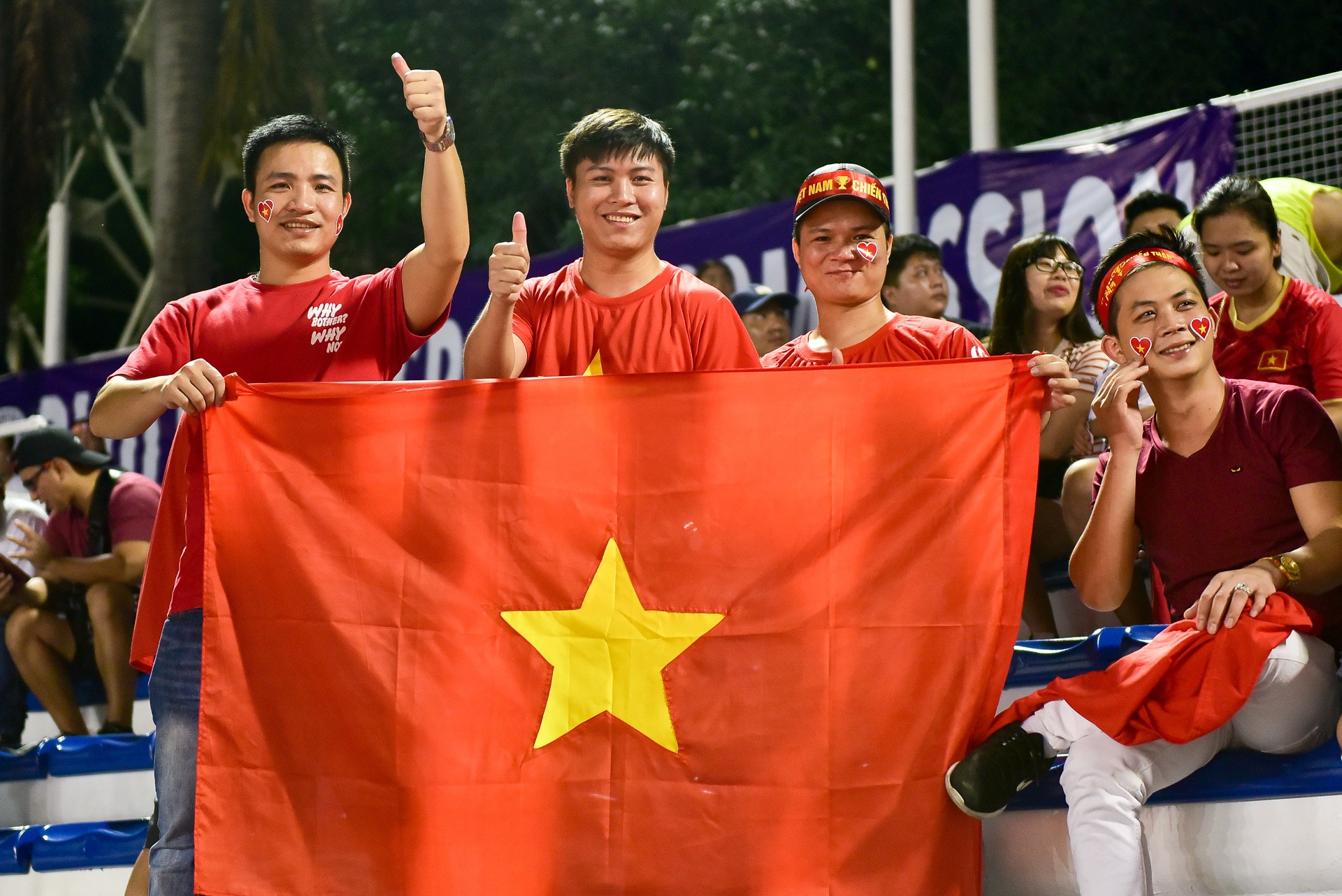 CĐV Việt Nam muốn biến sân Rizal Memorial thành Mỹ Đình - 2 CĐV Việt Nam muốn biến sân Rizal Memorial thành Mỹ Đình - 2