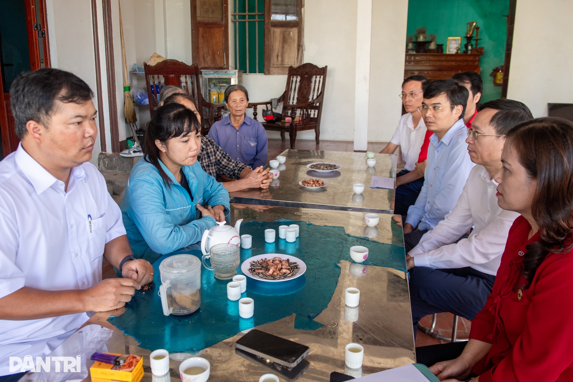 Báo Dân trí trao 200 triệu đồng hỗ trợ người dân vùng lũ tỉnh Bắc Ninh - 1