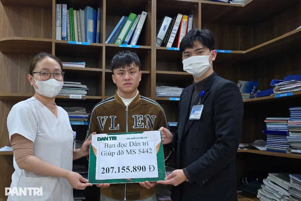 Hơn 220 triệu đồng đến với nam sinh người HMông mồ côi cha, mẹ bị tai nạn - 1