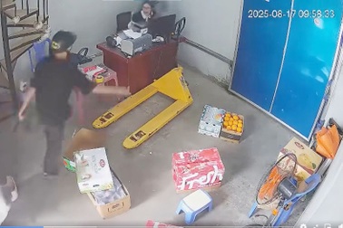 Người đàn ông cầm dao chém 3 người ở chợ hoa quả Hải Phòng