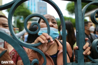 Từ Điện Biên vào tận TPHCM đòi công lý cho bé 8 tuổi bị bạo hành