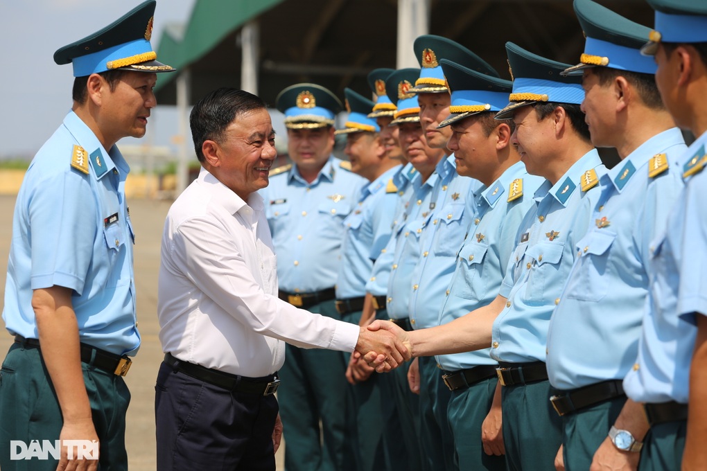 Ông Trần Cẩm Tú: Các chiến sĩ diễu binh cần đảm bảo sức khỏe cho lễ 30/4 - 3