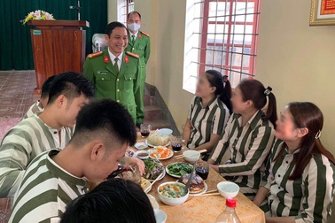 Bữa cơm đặc biệt dịp Tết của những người lầm lỗi