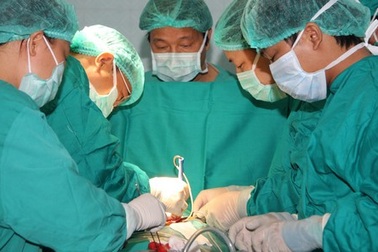 Tạo hình mũi bị cắt cụt cho bệnh nhân Campuchia