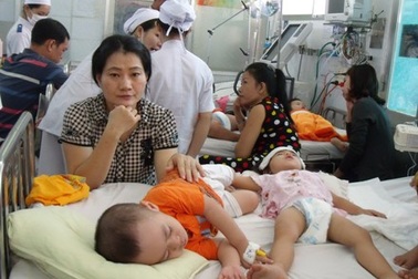 TPHCM: Ngành y tế đang “bị động” đối phó với dịch bệnh