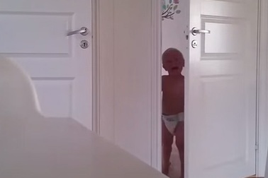 Bắt con đi  ngủ chẳng bao giờ là dễ!