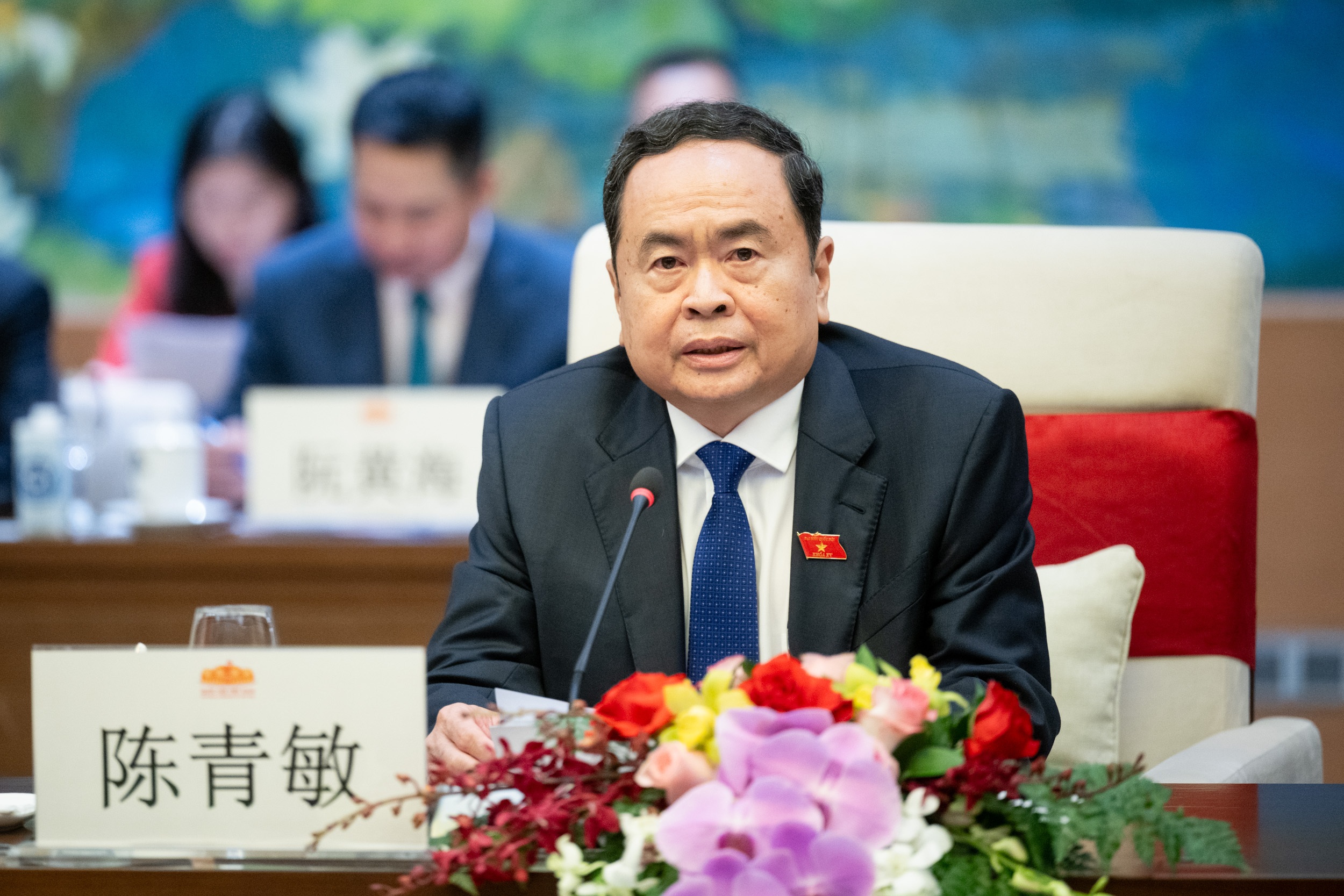 Vietnam och Kina befinner sig i ett skede av djupgående och betydande utveckling - 2 Việt Nam và Trung Quốc đang ở vào giai đoạn phát triển sâu sắc và thực chất - 2