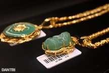 Vàng tiếp đà giảm, xuất hiện chỉ số lạ thường