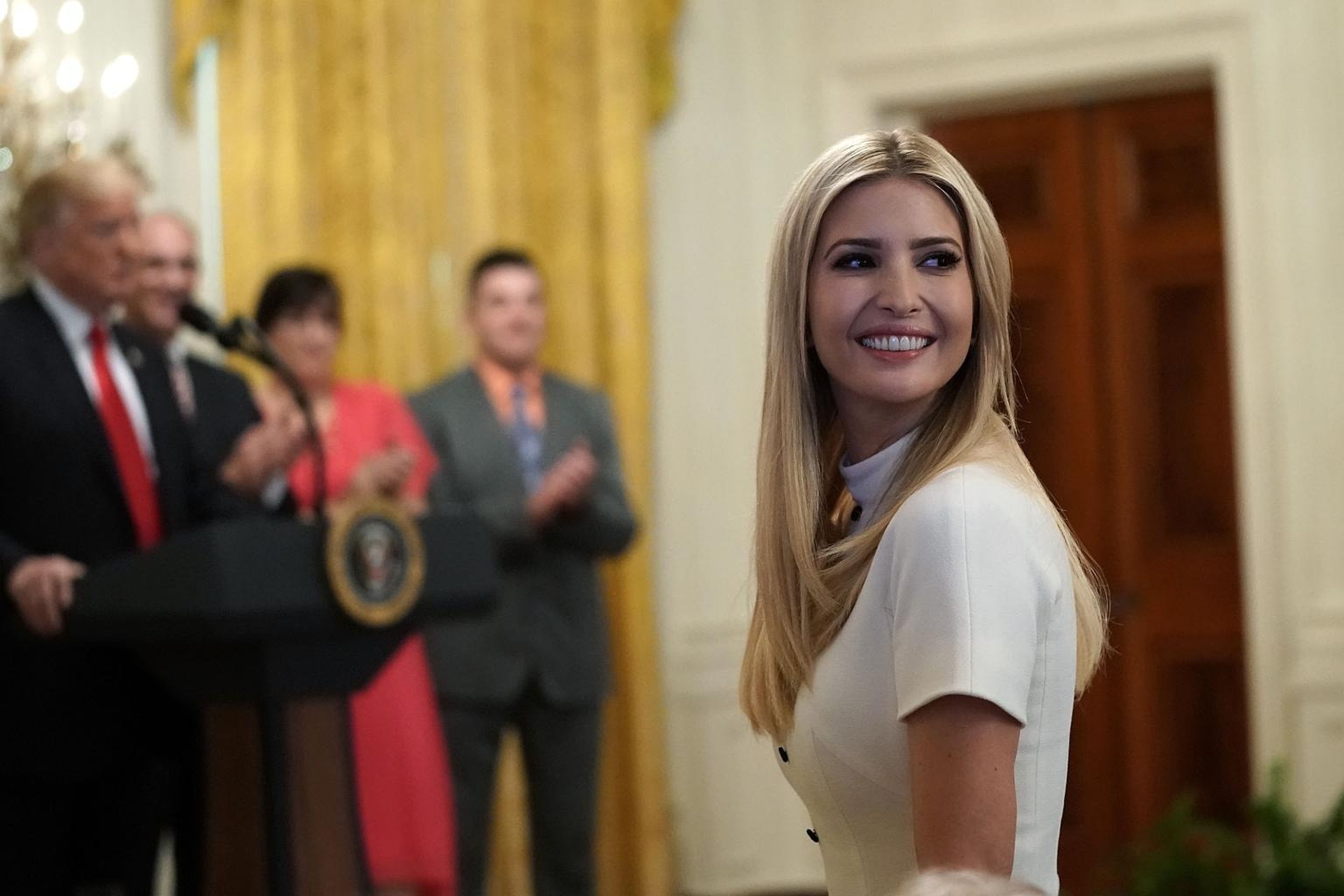 Cháu gái của Tổng thống Mỹ Donald Trump được nuôi dạy khéo léo như thế nào? - 2 Cháu gái của Tổng thống Mỹ Donald Trump được nuôi dạy khéo léo như thế nào? - 2