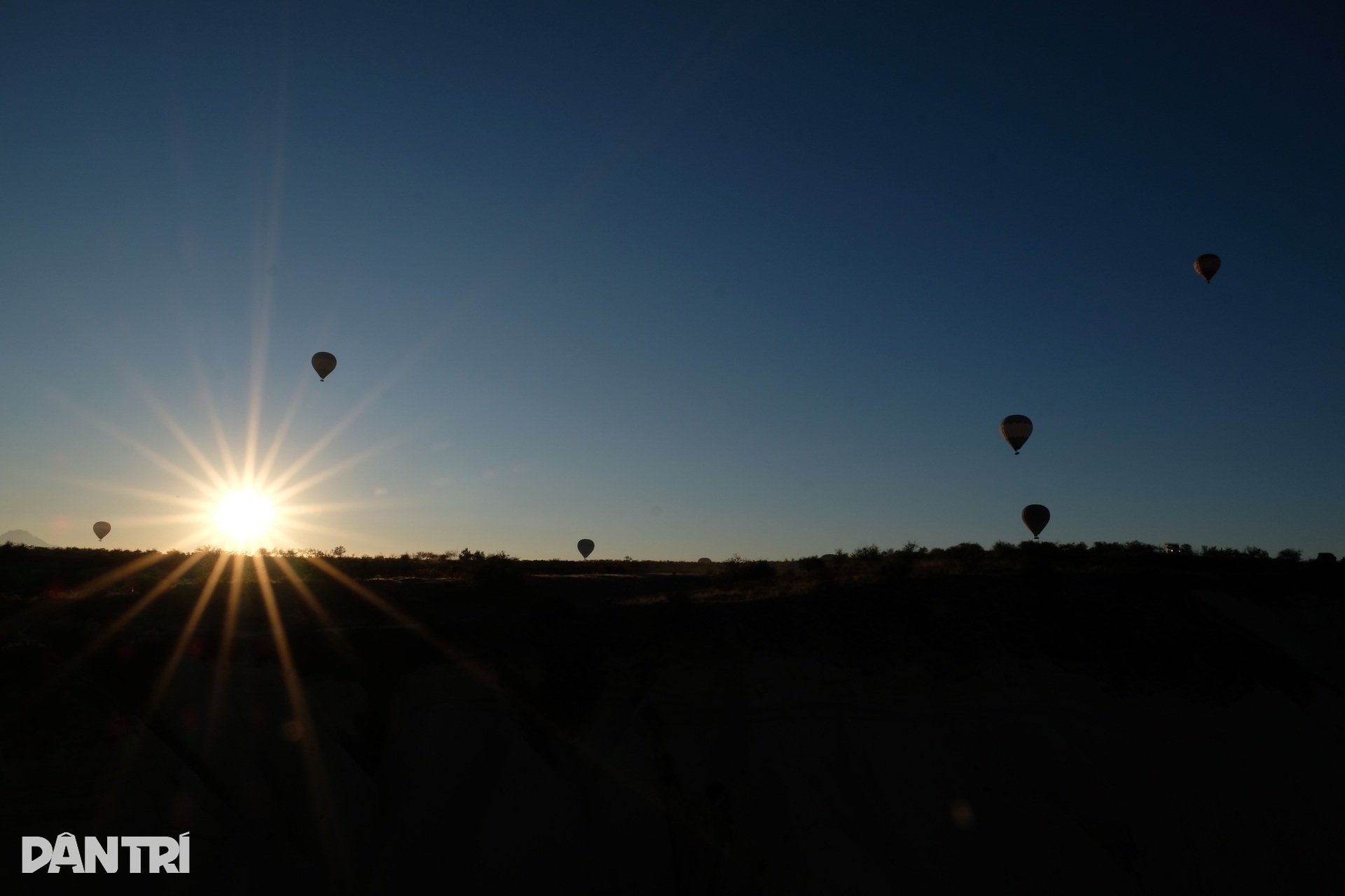 Trải nghiệm cảm giác thót tim khi bay khinh khí cầu ở Thổ Nhĩ Kỳ - 2
