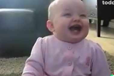 Em bé hạnh phúc nhất quả đất