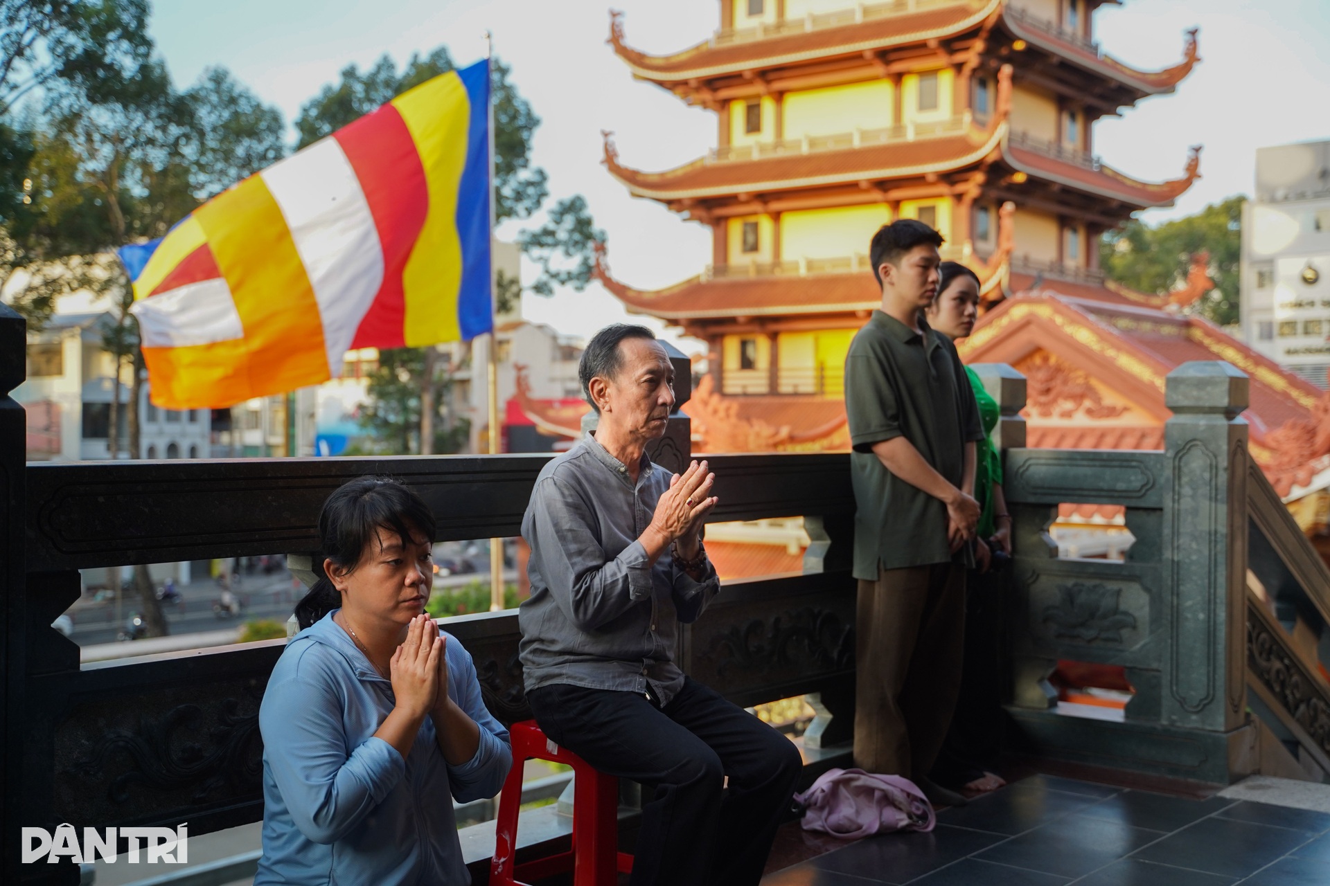 Hàng ngàn chùa thỉnh chuông sáng 1/7, cầu quốc thái dân an - 4 Hàng ngàn chùa thỉnh chuông sáng 1/7, cầu quốc thái dân an - 4