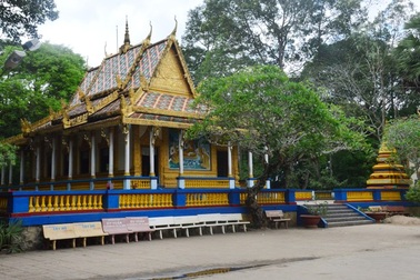 Ngỡ ngàng trước cảnh chùa Dơi... "ế" khách