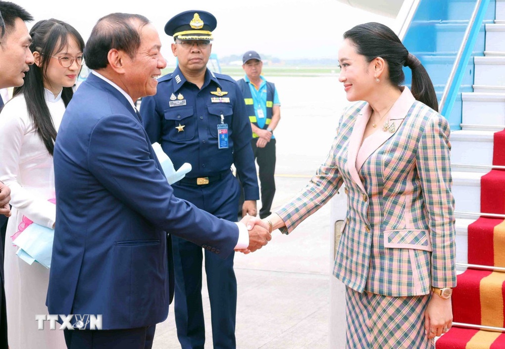 Thủ tướng Thái Lan đến Hà Nội, bắt đầu thăm chính thức Việt Nam - 2 Thủ tướng Thái Lan đến Hà Nội, bắt đầu thăm chính thức Việt Nam - 2