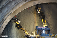 Công nhân không nghỉ lễ 2/9, khoét núi thi công hầm cao tốc Bắc - Nam