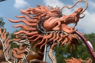 Hai linh vật rồng làm từ những chiếc lu gây "sốt" mạng xã hội ở Bình Dương