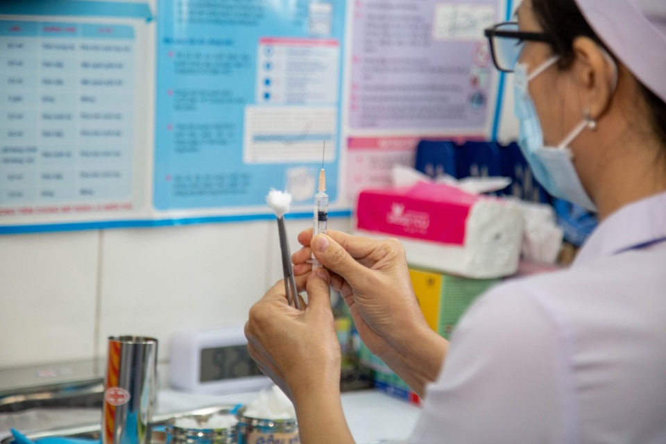 Bình Dương tìm nguồn mua vắc xin tiêm phòng Covid-19 cho người dân - 1 Bình Dương tìm nguồn mua vắc xin tiêm phòng Covid-19 cho người dân - 1