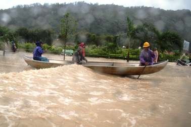 Bình Định: Cuộc sống đảo lộn vì mưa lũ
