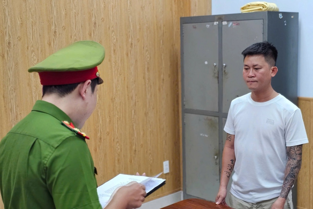 Lộ diện “ông trùm” đường dây đánh bạc hơn 2.000 tỷ đồng - 1 Lộ diện “ông trùm” đường dây đánh bạc hơn 2.000 tỷ đồng