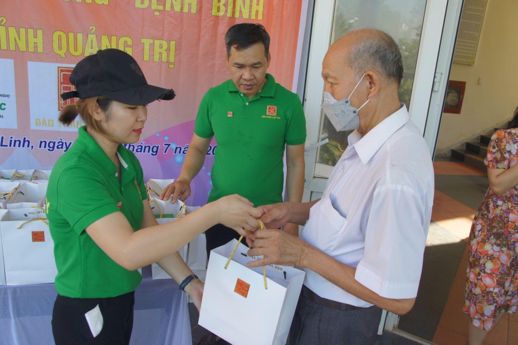 Quảng Trị 27/7: Ngũ Phúc Đường dành tặng gần 1500 phần quà cho người dân - 4