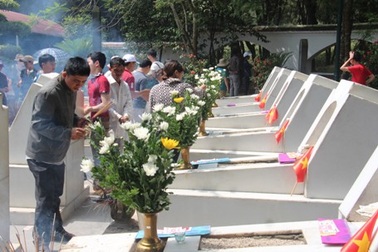 Gần 2 vạn người đổ về khu di tích Ngã ba Đồng Lộc