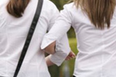 Bé gái 12 tuổi được chuyển đổi giới tính