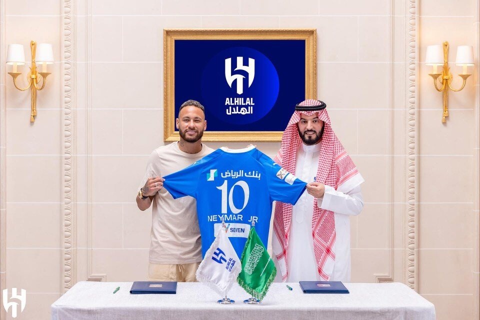 Neymar cười tươi rói trong ngày ra mắt CLB Saudi Arabia - 2