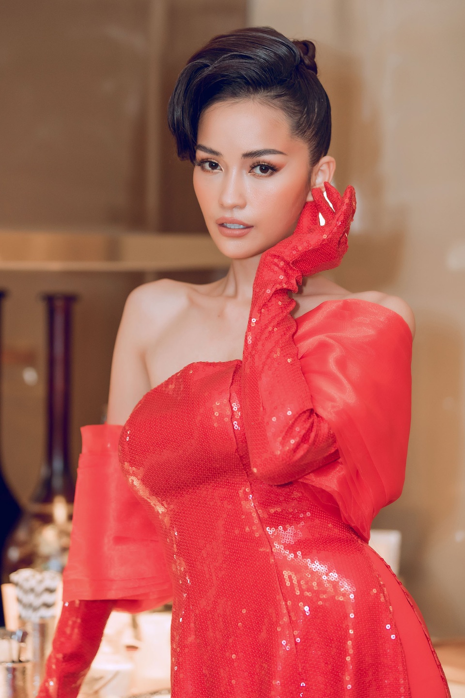 Hóa quý cô cổ điển, Ngọc Châu đẹp kiêu sa trình diễn thời trang - 2